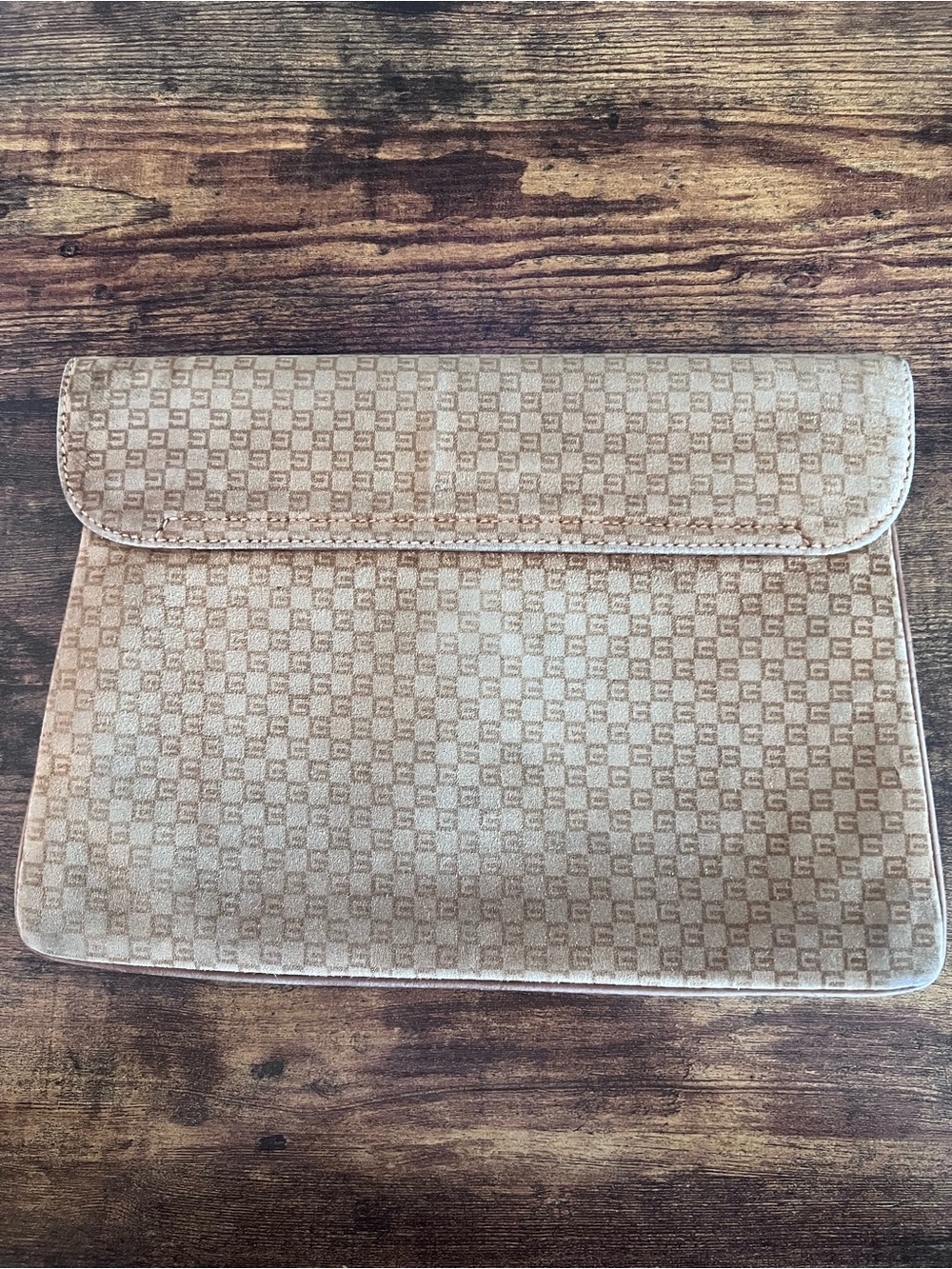 Vintage 80s Gucci Beige/Tan Monogram Clutch with Gold Lock - Picture 5 of 16